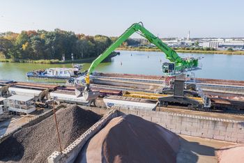 SENNEBOGEN 870 E-Krananlage durch Umschlagbagger ersetzt