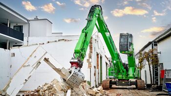 All-rounder demolition machine: The new SENNEBOGEN 825 E Demolition