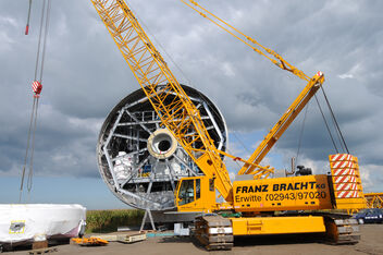 SENNEBOGEN 4400 robust and powerful crawler crane Wind turbine construction
