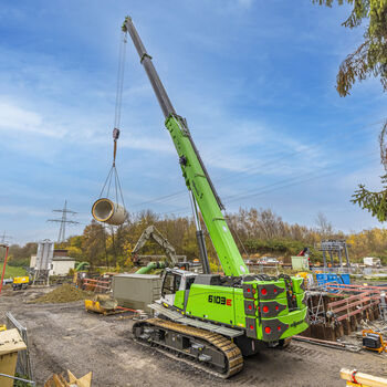 sewer construction with 100 t telescopic crawler crane, SENNEBOGEN 6103, lifting works