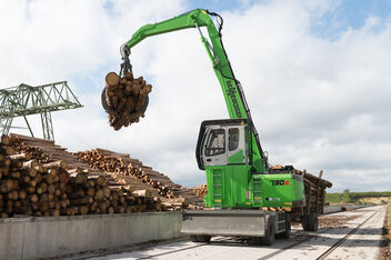 Umschlagbagger fürs Sägewerk SENNEBOGEN 730 E Mobil Holzumschlag