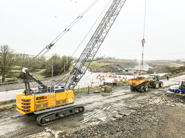 SENNEBOGEN duty cycle crane 655 E lifting operations