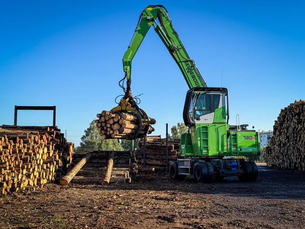 730 E Pick & Carry Maschinen