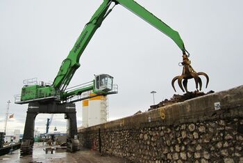 SENNEBOGEN 875 E-Serie Raupe Raupenunterwagen Umschlagmaschine Umschlagbagger Hafenumschlag Hafen