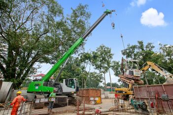 50 t Telescopic crawler crane telecrawler SENNEBOGEN 653, lifting, moving, and positioning of heavy loads, Singapore’s massive underground Sewage superhighway, maintenance of Singapore's Deep Tunnel Sewerage System 