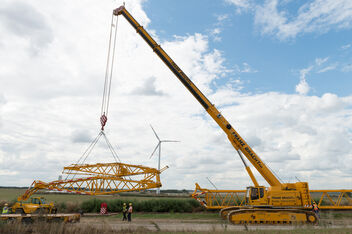 SENNEBOGEN strong and versatile 6113 Telecrane Telescopic crane Wind turbine construction