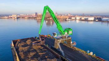 SENNEBOGEN 895 E Umschlagmaschine in Hafen USA
