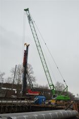 Raupenkran / Gittermastkran / Baustellenkran SENNEBOGEN 2200 Brückenbau