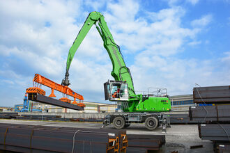 Stahllogistik mit SENNEBOGEN 865 E Hybrid, Umschlagbagger mit Magnettraverse