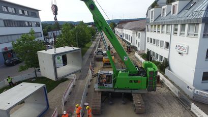 Teleskopkran Telekran Raupentelekran SENNEBOGEN 6113 Raupe Betonfertigteil Baustelle Hochbau Tiefbau Baustellenkran