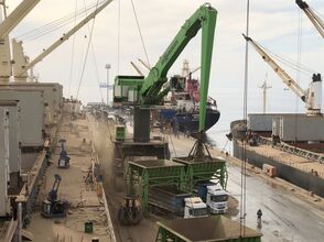 SENNEBOGEN largest material handler in the world 895 E port handling cargo orange peel grab