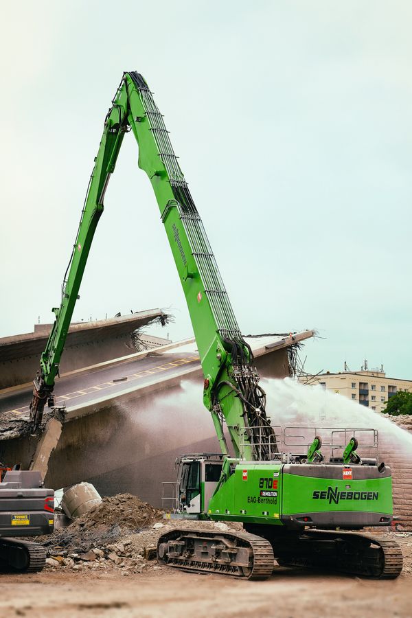 SENNEBOGEN 870E Demolition - Kontrollierter Einsturz Carolabrücke Dresden SENNEBOGEN 870E Demolition - Kontrollierter Einsturz Carolabrücke Dresden