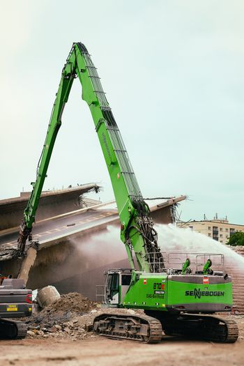 SENNEBOGEN 870E Demolition - Kontrollierter Einsturz Carolabrücke Dresden