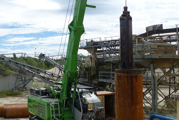 13.5 tonne duty cycle crane SENNEBOGEN 624 E well construction casing machine