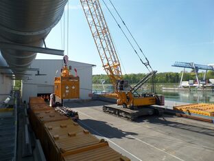 SENNEBOGEN 5500 construction site crane Loading work