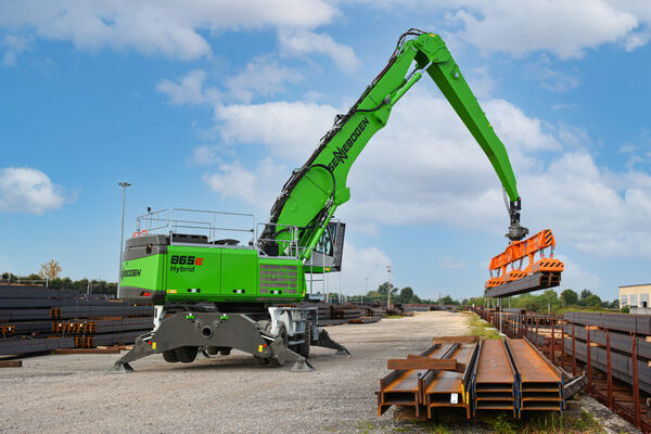 Steel logistics with SENNEBOGEN 865 E Hybrid, material handler with a magnetic lifting beam material handler with magnetic lifting beam