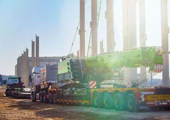 Krantransport SENNEBOGEN Teleskopkran 673 Raupe Tieflader Transport Baustellenkran