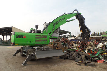 SENNEBOGEN 821 E Mobile compact material handler – Scrap handling