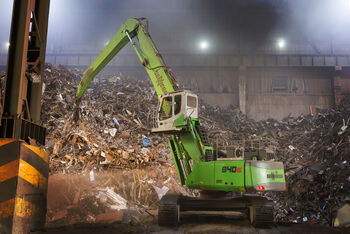 Scrap yard scrap handling: SENNEBOGEN 840 E Material handler Crawler Crawler undercarriage Scrap Orange peel grab