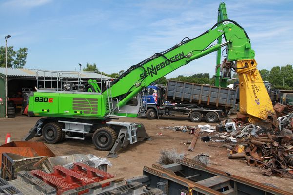 Download (RGB 300 dpi) SENNEBOGEN 830 Vario Tool Mobil Mobilunterwagen Mobilumschlagmaschine Mobilumschlagbagger Umschlagmaschine Umschlagbagger Abbruch Schrottumschlag