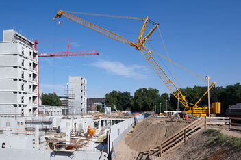 SENNEBOGEN robuster und leistungsstarker Raupenkran 7700 Hochbau