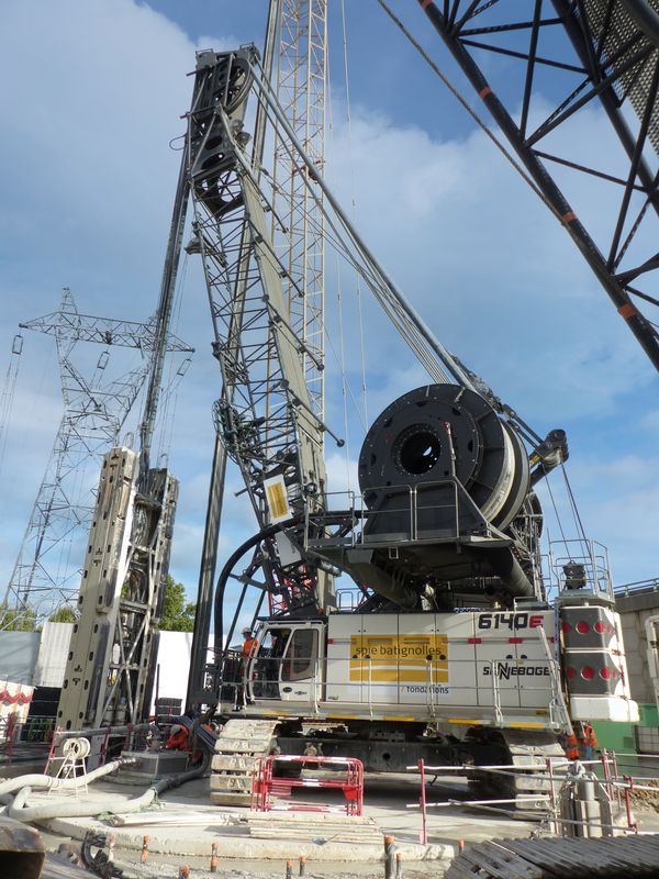 SENNEBOGEN 6140 HD, 140 t duty cycle crane with diaphragm wall grab, France SENNEBOGEN 6140 HD, 140 t duty cycle crane with diaphragm wall grab, France