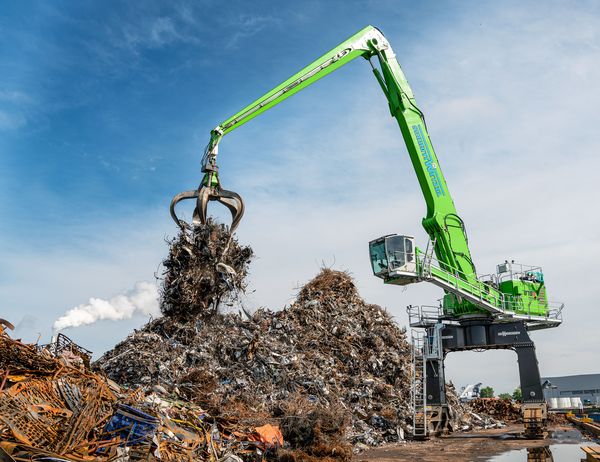 ship loading with SENNEBOGEN 875, material handler, port handling, scrap handing ship loading with SENNEBOGEN 875, material handler, port handling, scrap handing