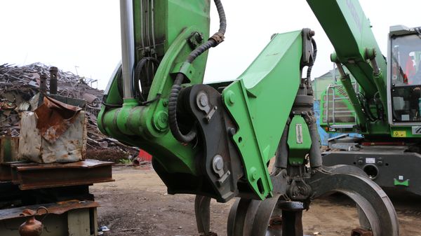SENNEBOGEN material handler 825
