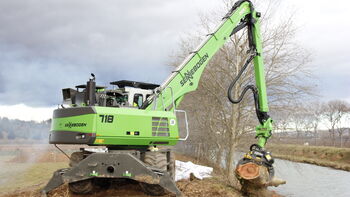 Specialists in tough felling work: SENNEBOGEN material handlers at work at Canal du Midi