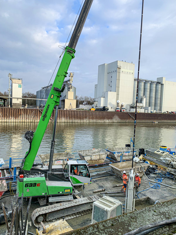 Port construction_SENNEBOGEN telecrane_Straubing_port_quay_pile_wall Port construction_SENNEBOGEN telecrane_Straubing_port_quay_pile_wall