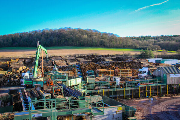 Material handler in Pick and Carry operation at saw mill, Great Britain, Pontrilas Timber