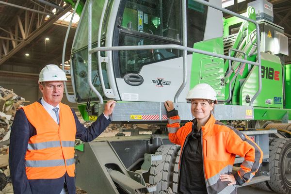 SENNEBOGEN 818-Sortieranlage-emissionsfreier Umschlagbagger SENNEBOGEN 818-Sortieranlage-emissionsfreier Umschlagbagger