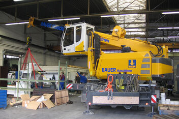 SENNEBOGEN compact and versatile 643 Telecrane Telescopic crane Loading