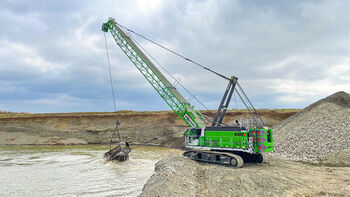 SENNEBOGEN 6100 HD, duty cycle crane with dragline buket, gravel extraction, France