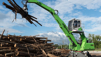 The SENNEBOGEN 818 Mobile material handler during timber handling work in the USA