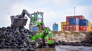 SENNEBOGEN 355 E, telehandler from SENNEBOGEN instead of wheel loader, loading the tires and feeding the shredder, Netherlands