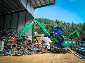 SENNEBOGEN 825 Umschlagbagger Schrottumschlag Recycling Umschlagbagger Umschlagmaschine SENNEBOGEN 825 E Schrottumschlag Recycling Abfallwirtschaft Recyclingbetrieb Sortiergreifer Schnellwechsler