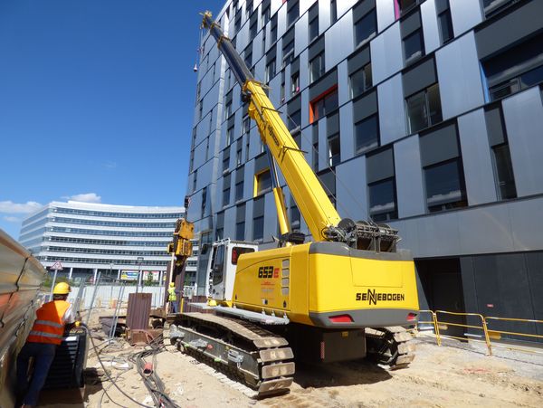 Download (RGB, 300 dpi) SENNEBOGEN 653 E-Series telescopic crawler crane lifting works structural engineering