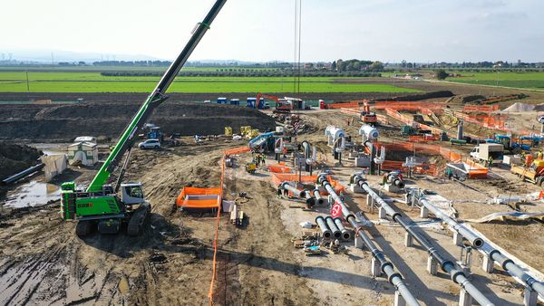 SENNEBOGEN 683_Raupentelekran_Pipelinebau_Hebearbeiten SENNEBOGEN 683_Raupentelekran_Pipelinebau_Hebearbeiten