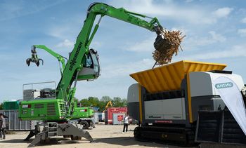 SENNEBOGEN 826 G Electro Battery feeding waste wood into a UNTHA shredder during a live demonstration at IFAT.