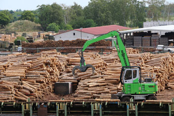 SENNEBOGEN material handler 723 E saw mill log yard timber grab