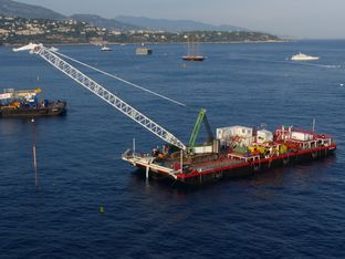 SENNEBOGEN 7700 robust and powerful crawler crane Offshore 