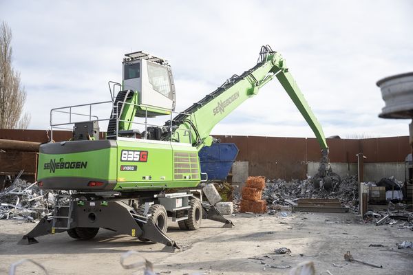 SENNEBOGEN 835G Hybrid – Use at recycling company
