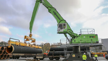 Spezialisten im Rohr-Handling: SENNEBOGEN 870 E Umschlagmaschine bei Mülheim Pipecoatings