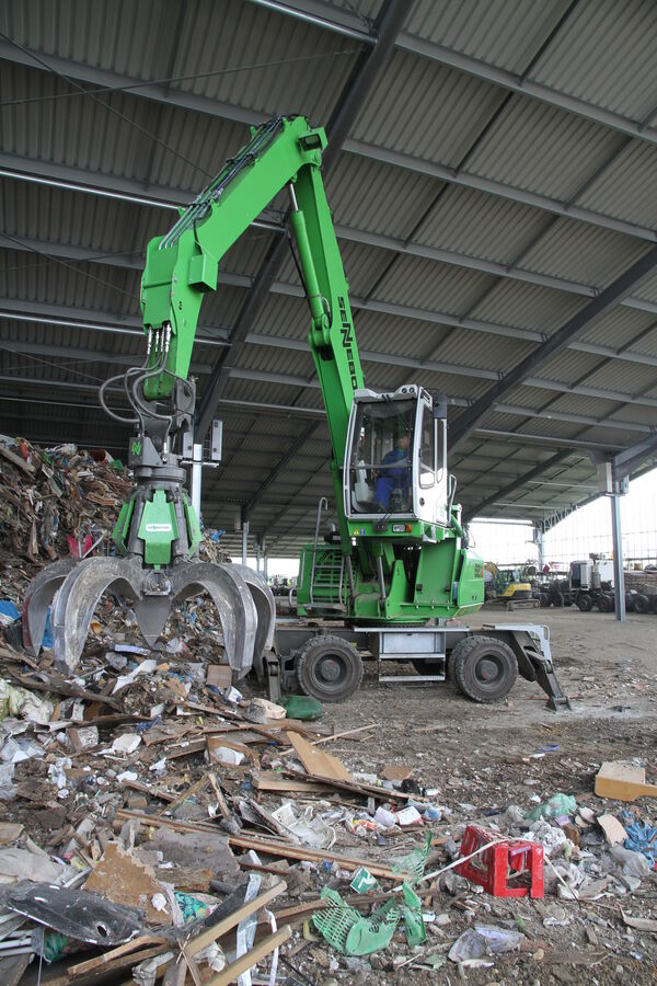 SENNEBOGEN 821 E-Serie Mobil Mobilunterwagen Mobilumschlagmaschine Mobilumschlagbagger Umschlagmaschine Umschlagbagger Abfall Abfallentsorgung
