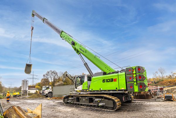 sewer construction with 100 t telescopic crawler crane, SENNEBOGEN 6103, lifting works sewer construction with 100 t telescopic crawler crane, SENNEBOGEN 6103, lifting works