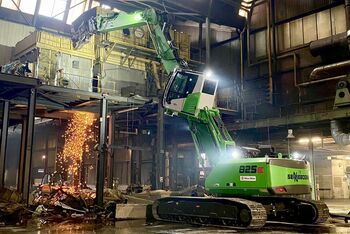 The compact SENNEBOGEN 825 E Demolition excavator during demolition work in an industrial hall.