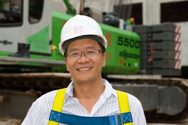 SENNEBOGEN 5500 und 7700 Raupe Raupenunterwagen Raupenkran Hubarbeiten