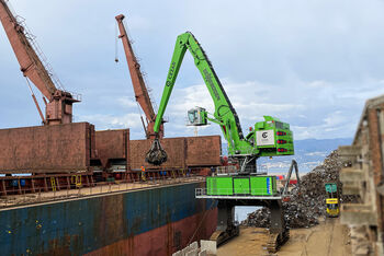 Umschlagbagger Sennebogen 885 G Hybrid im Hafen