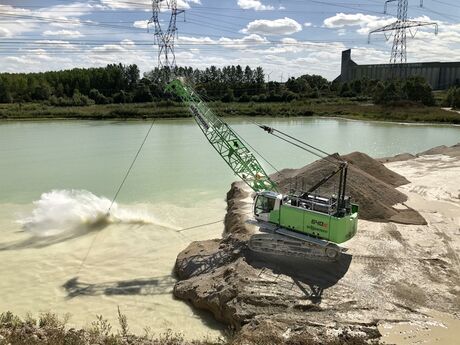 40 t duty cycle crawler crane SENNEBOGEN 640 with dragline, extraction of sand and gravel, France